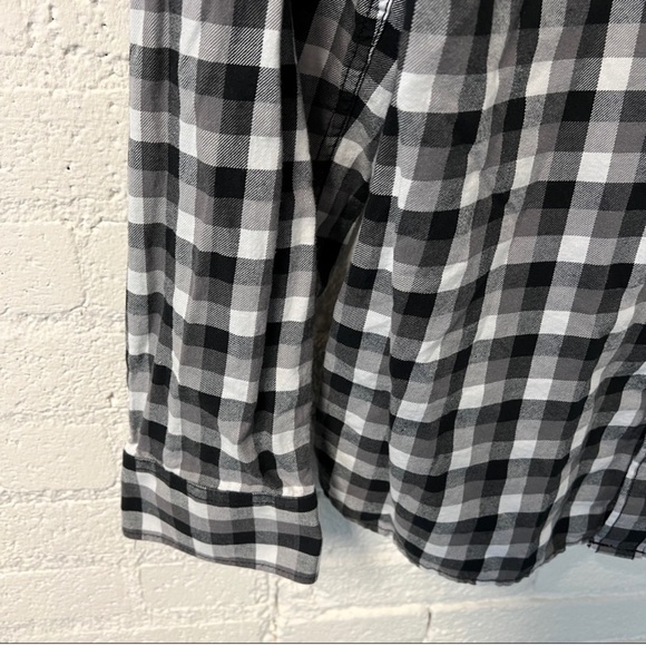 VANS | Plaid Shirt Button Up Top - Picture 4 of 11